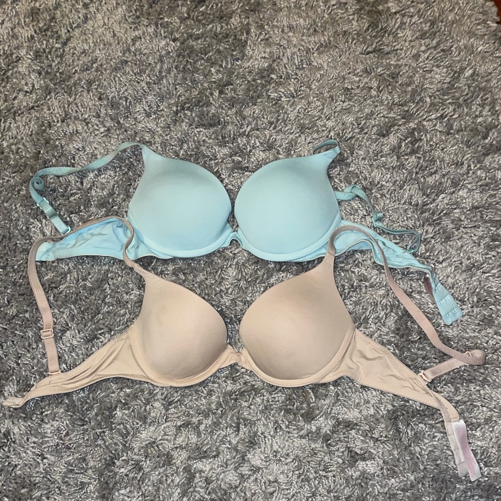 Lot of 2 VS Pink Bras 💕